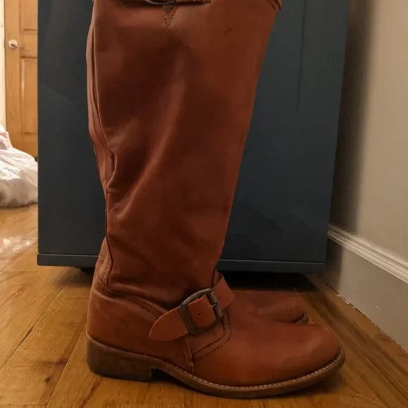 FRYE Veronica engineer boots in whiskey color size 6 in excellent condition - Picture 2 of 4